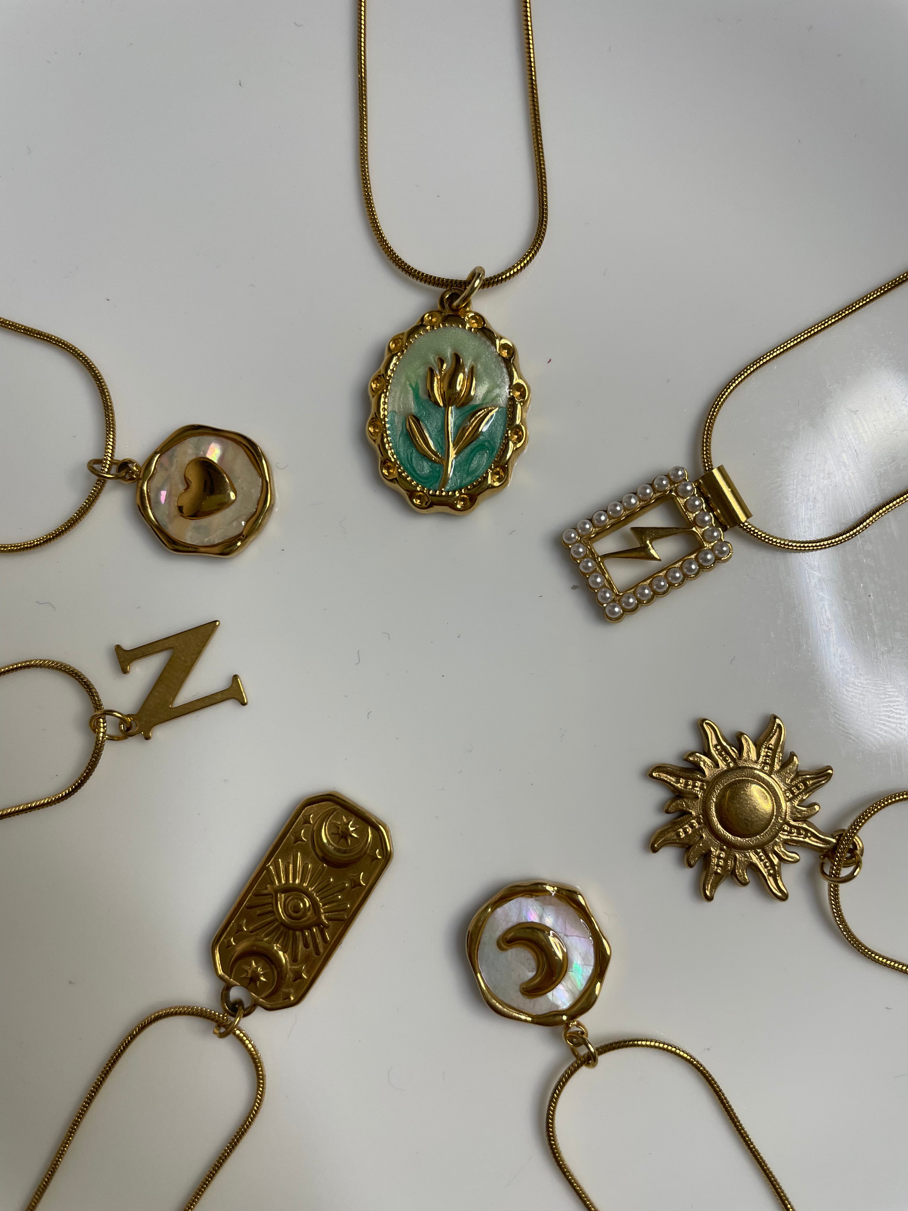 Amaso is an Indian personalised accessories and gifting brand creating custom charms, jewellery, keepsakes and thoughtful gifts — with live personalised gifting counters for weddings, celebrations and events.
